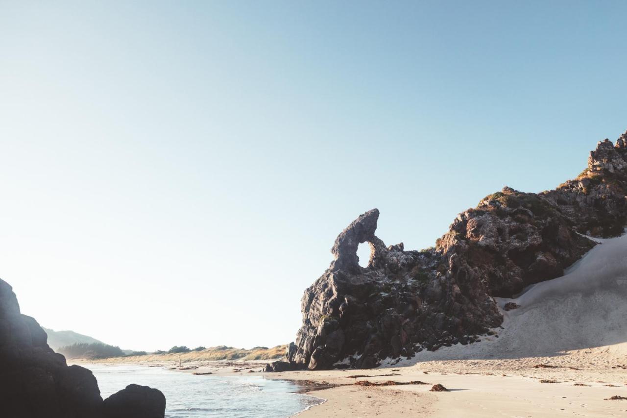 Ebb-Dunedin Exterior foto The rock formation known as "The Camel"