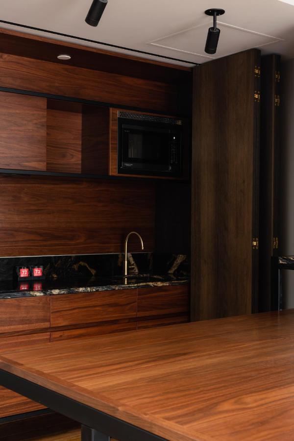 Ebb-Dunedin Exterior foto A kitchen in a private home
